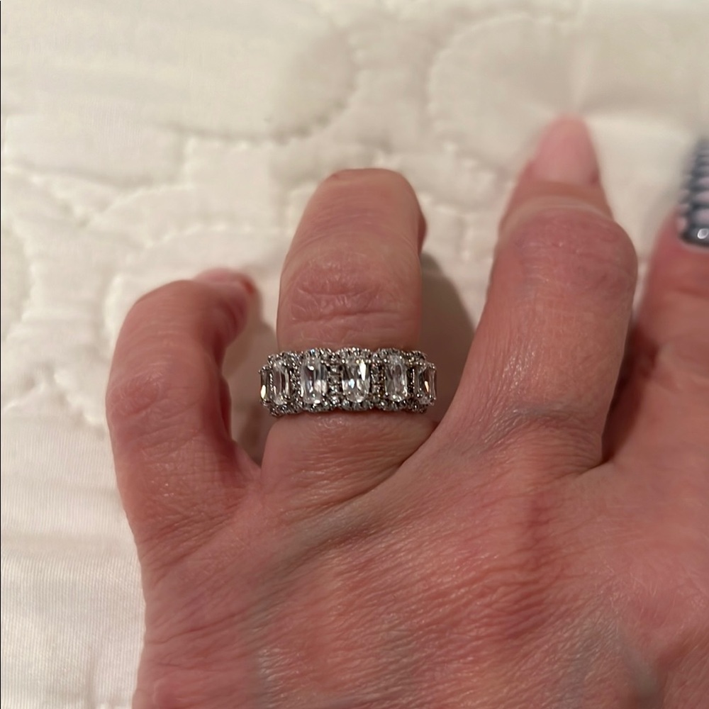 Elegant Silver Band Ring